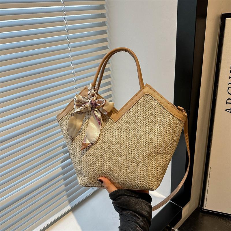 Trendy Large Capacity Woven Tote Bag For Women Ideal For Daily Use And Beach Getaways