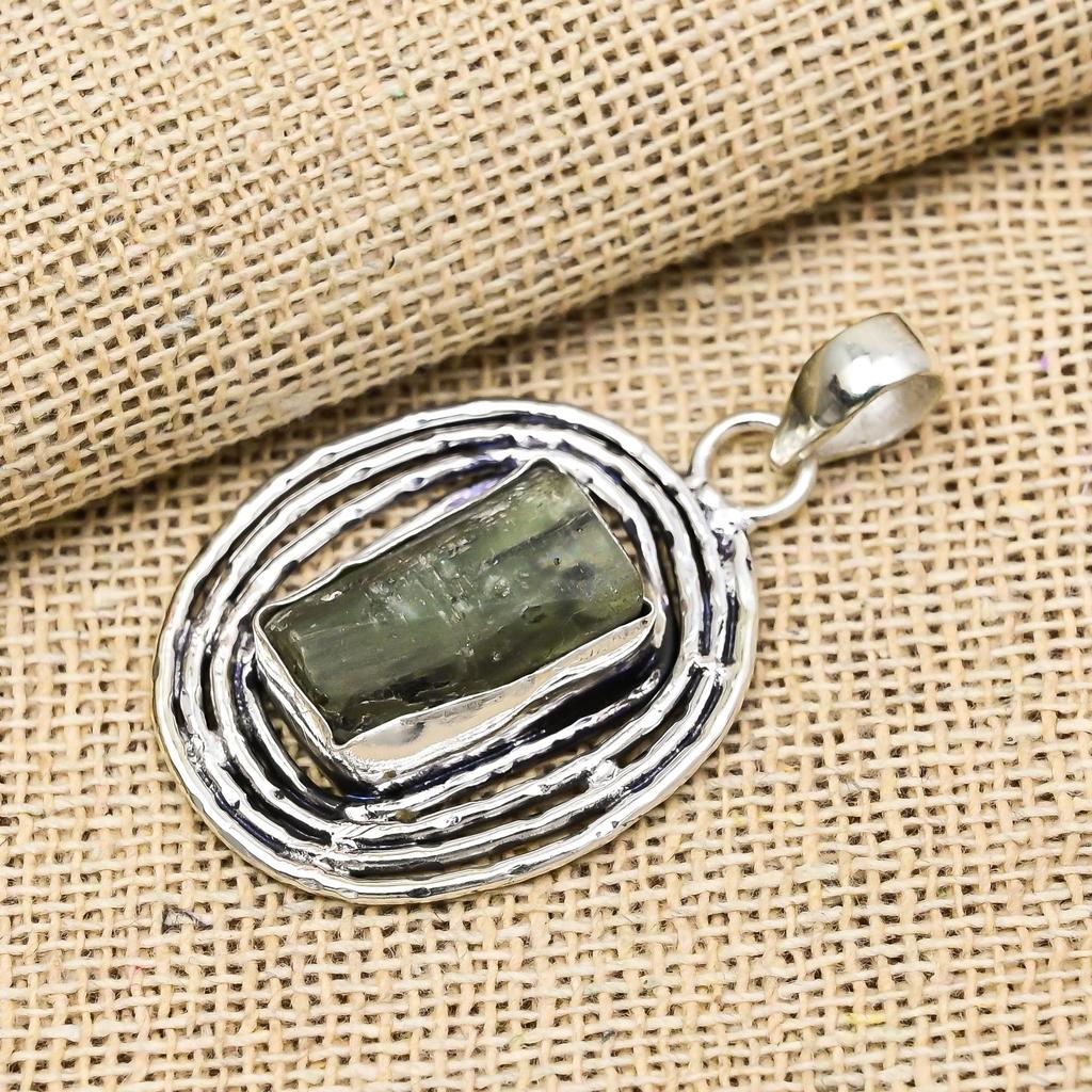 Rå Prehnit Ädelsten 925 Sterling Silver Handgjort Hänge För Bröllopspresent