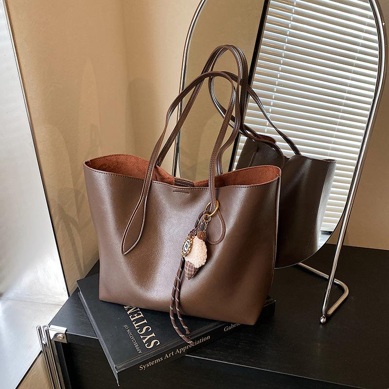 Fashion and Leisure Large-capacity Tote Bag Women's Winter New Shoulder Bag Commuter Armpit Bag