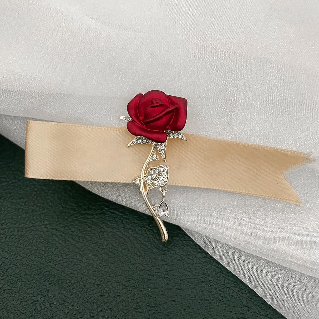 Vintage Green Crystal Maple Leaves Brooches for Women Luxury Rhinestone Flower Wedding Banquet Party Dress Brooch Pins Jewelry