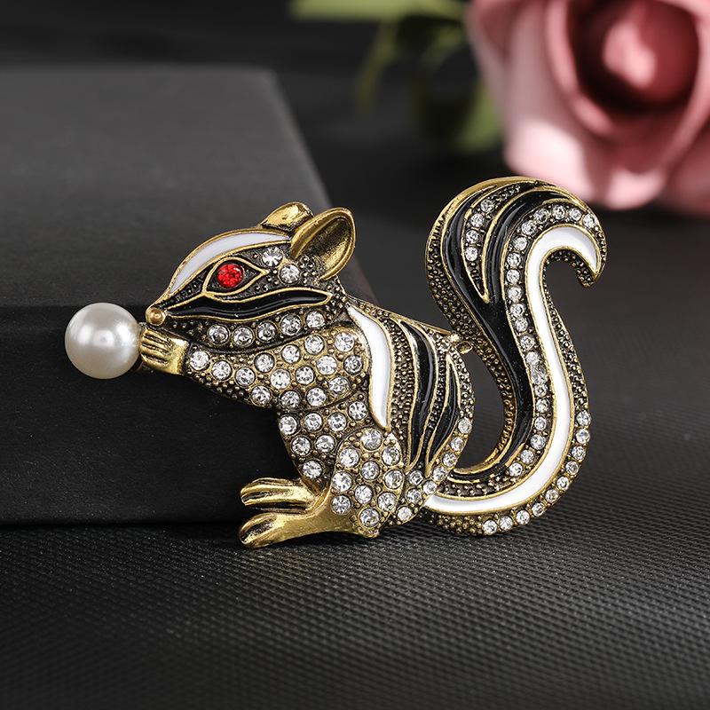 

Европейская и американская брошь-белка со стразами: Милый модный унисекс значок