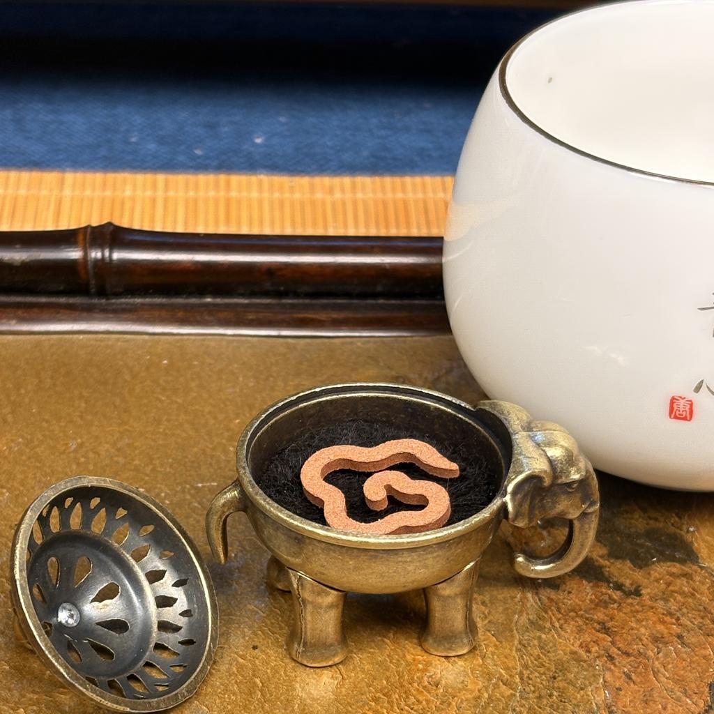 Creative Metal Mini Aromatherapy Furnace, Home Indoor Zen Tea Ceremony Decoration, Elephant Shape Small Incense Burner, 4CM, 1Pc