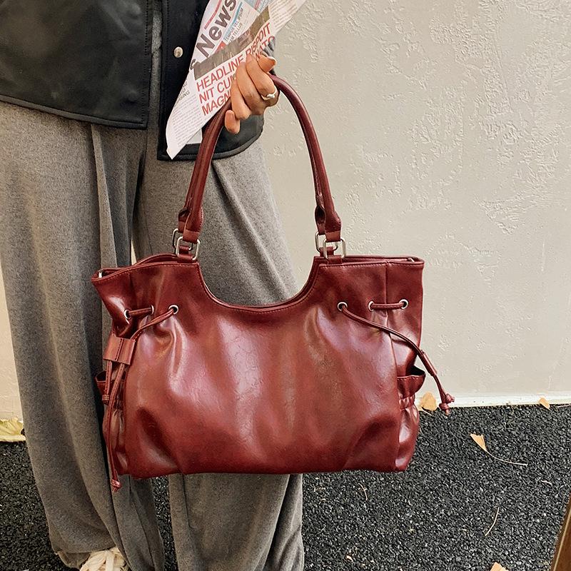 Premium Sense Niche Bag Women's Autumn and Winter 2025 New Retro Shoulder Messenger Bag Women's Portable Tote Bucket Bag