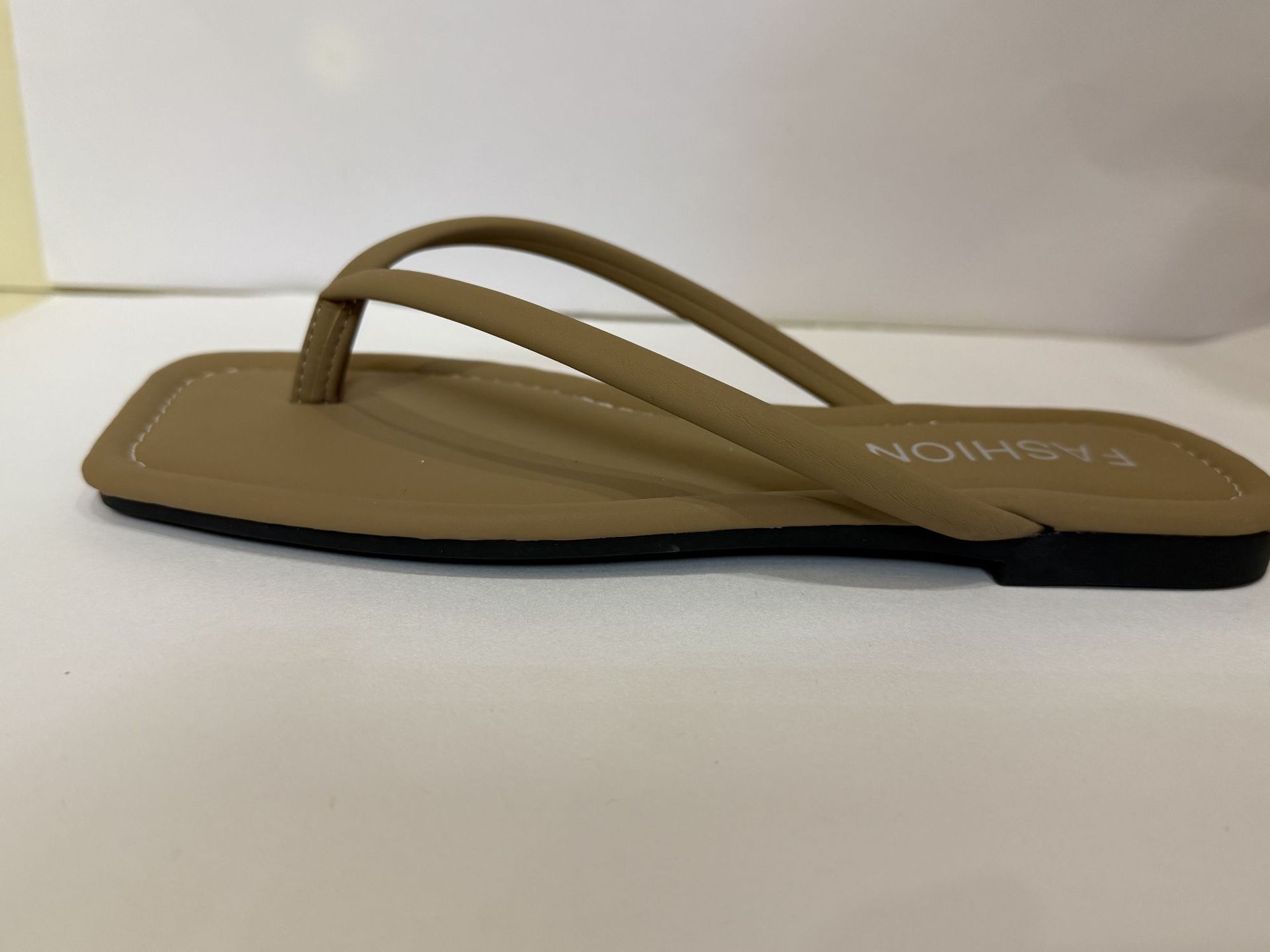 

2025 лето новые нишевые шлепанцы на плоской подошве женские ретро универсальные для улицы повседневные с открытым носком пляжные сандалии женские 42 хаки