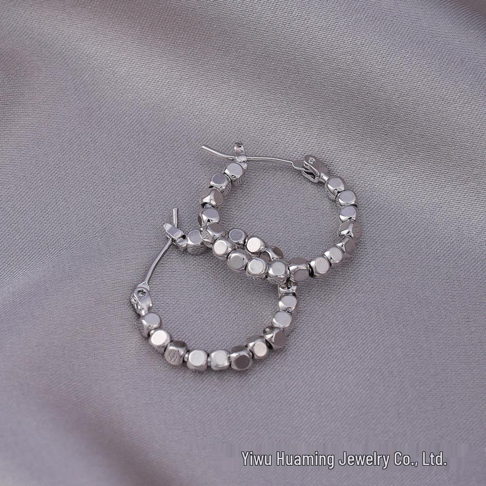 European American Style Luxury Stud Earrings: Elegant Cross-border Niche Hoops, Versatile Celebrity-inspired Accessories