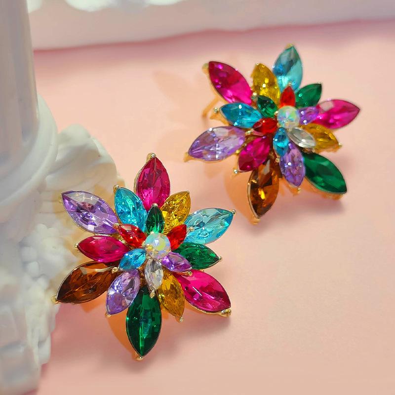 Zirconia Flower Retro Shiny Textured Earrings