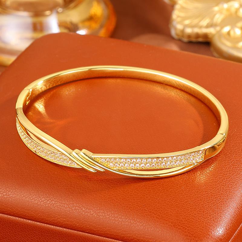 Cross diamond-encrusted women's copper gold-plated zircon opening does not fade hot-selling popular high-end