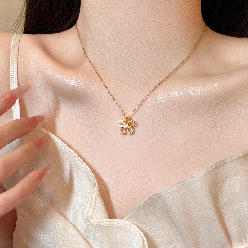 Elegant Pearl Necklace: Trendy, High-End Titanium Steel Clavicle Chain for Women