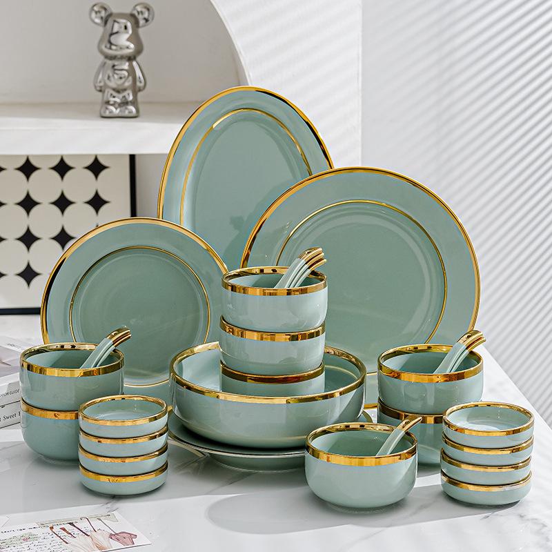 Keramik Geschirrset im nordischen Stil: Elegante Teller, Schalen & Essstäbchen mit Goldrand