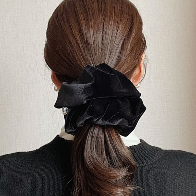 Oar Drop Wide Velvet Cameo Scrunchie [Black]