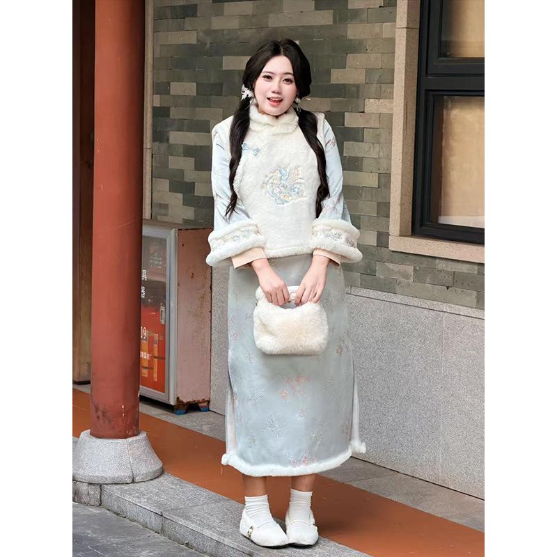 

New 2025 Winter National Style Embroidered Cheongsam Vest Dress Two-Piece Plus Size Set 5XL (95-105 kg) синий