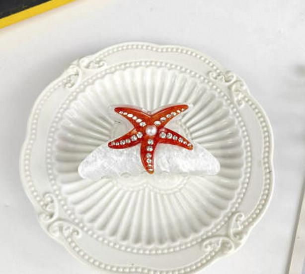 Elegancka spinka do włosów z cyrkoniami w kształcie rozgwiazdy i muszelkowa klamra do upięć