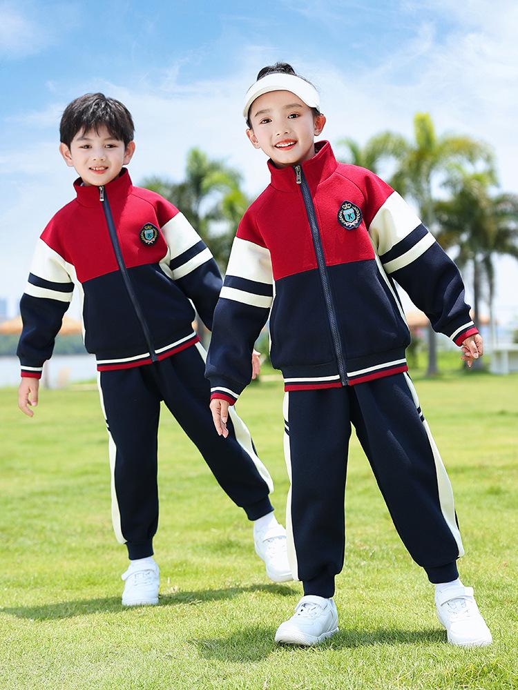 Herbst Kindergartenschule & Grundschule Rotes Uniformset für Sport und Aufführungen