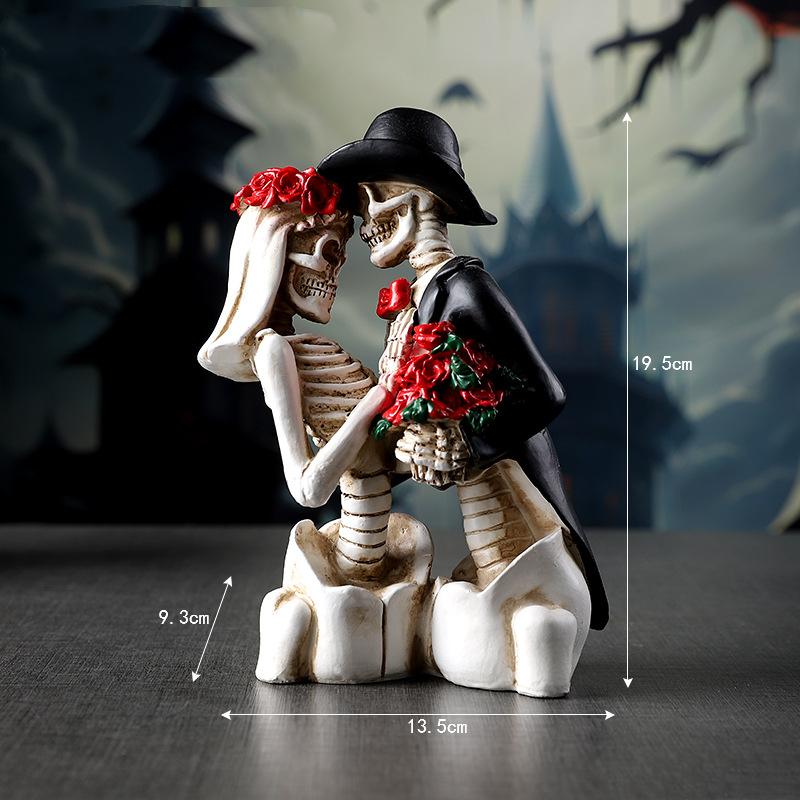 Enchanting Skeleton Couple Figurines Romantic Haunted House Atmosphere Halloween Decorations Unique Ghostly Display Model