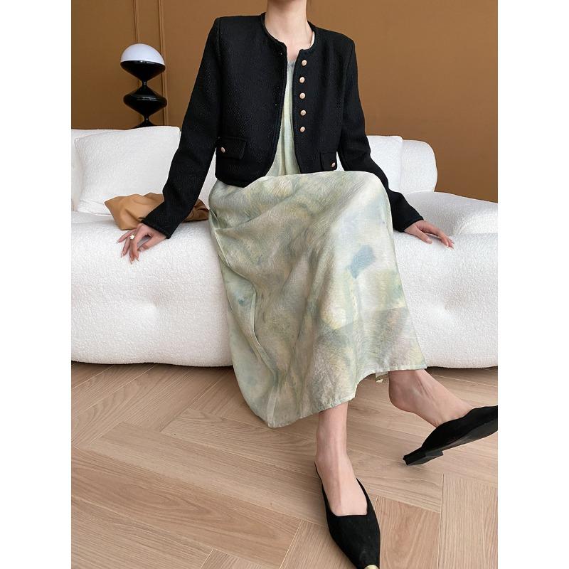 Oil Swoosh Stahovací šňůrka Neck Design Brzy na jaře