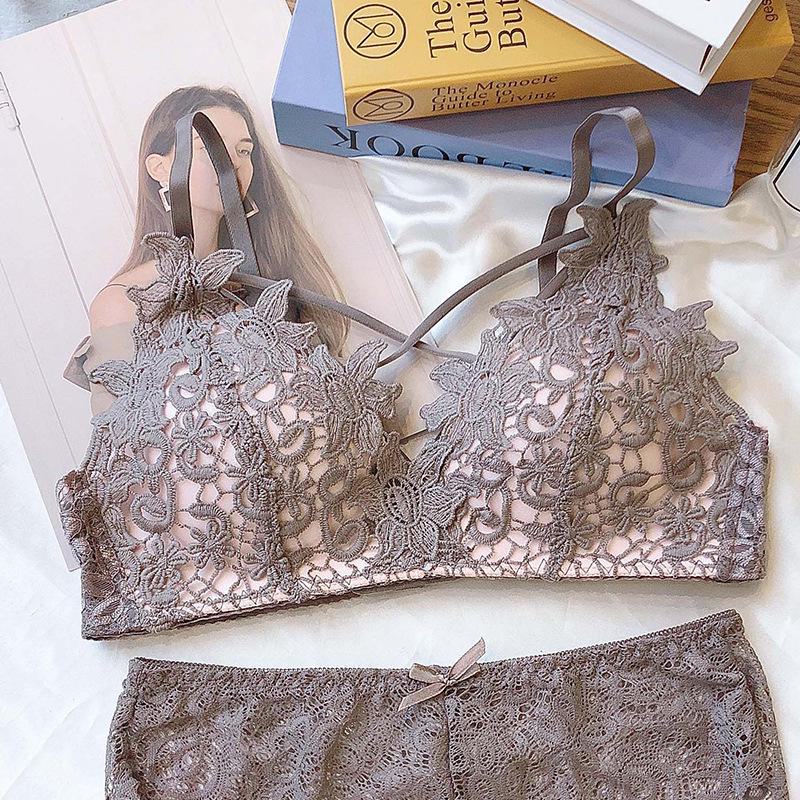 Youthful Lace Underwear Set: Wireless, Adjustable, Anti-Sagging, Side-Breasted Bra.