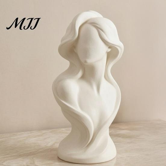 Sculptural Decor for Dressing Table 3D Printed Minimalist Woman Statue, Abstract Faceless High-end Decorative Bust Entryway Ornament, Desktop