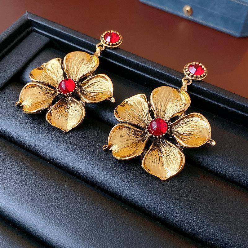 Vintage French-Style Silver Needle Earrings - Women's Elegant Studs with Retro Court Charm
