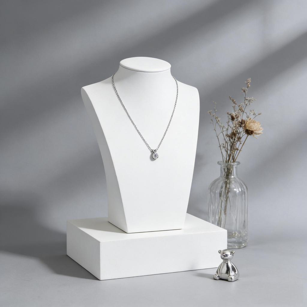 European-American Light Luxury Moissanite Pendant Four-Claw Collarbone Necklace