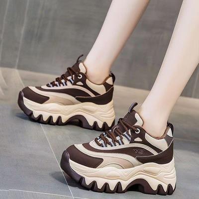 Sneakers Donna Casual Scarpe Bianche Aumento Altezza 8CM Fondo Spesso Piattaforma a Molla Pelle Donna Sneakers Chunky 2025