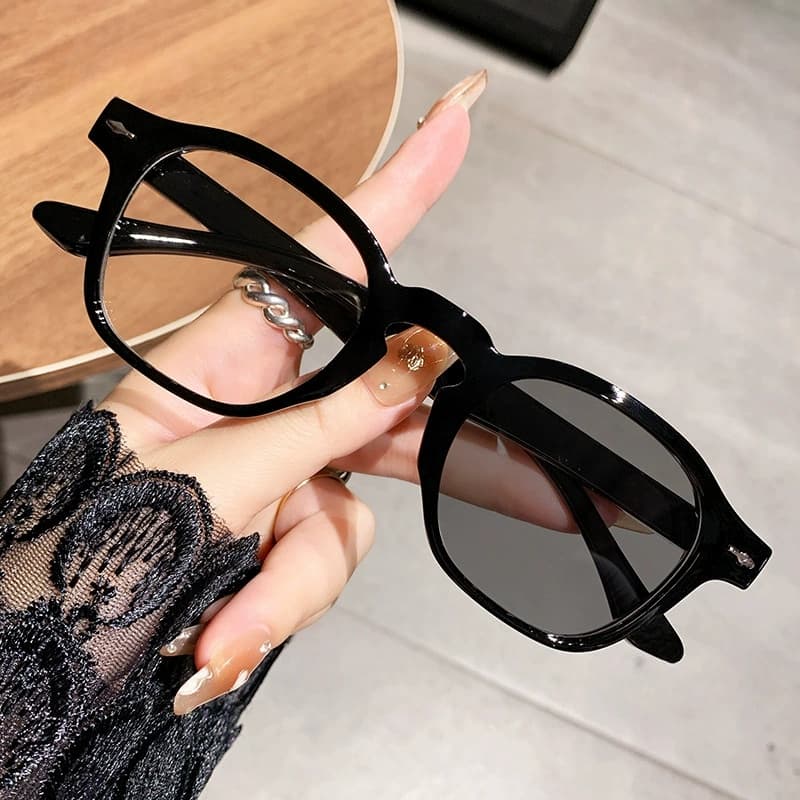 Trendy Photochromic Myopia Glasses Women Men Anti Blue Light Near Sight Eyeglasses Round Frame Color Change Eyewear 0 To -4.0