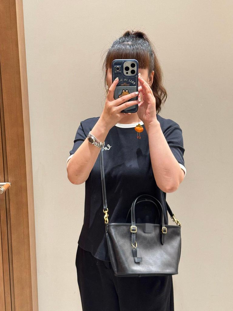 Koujia Taxi21 Retro Handtasche: Vielseitige Damenhandtasche mit einfachem Schultergurt, Umhängegurt und als Einkaufstasche.