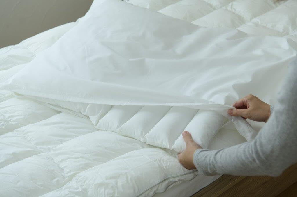 Danfill Pillow Me Pillow Me with Dedicated Pillow Cover JPA213-AKS18-3