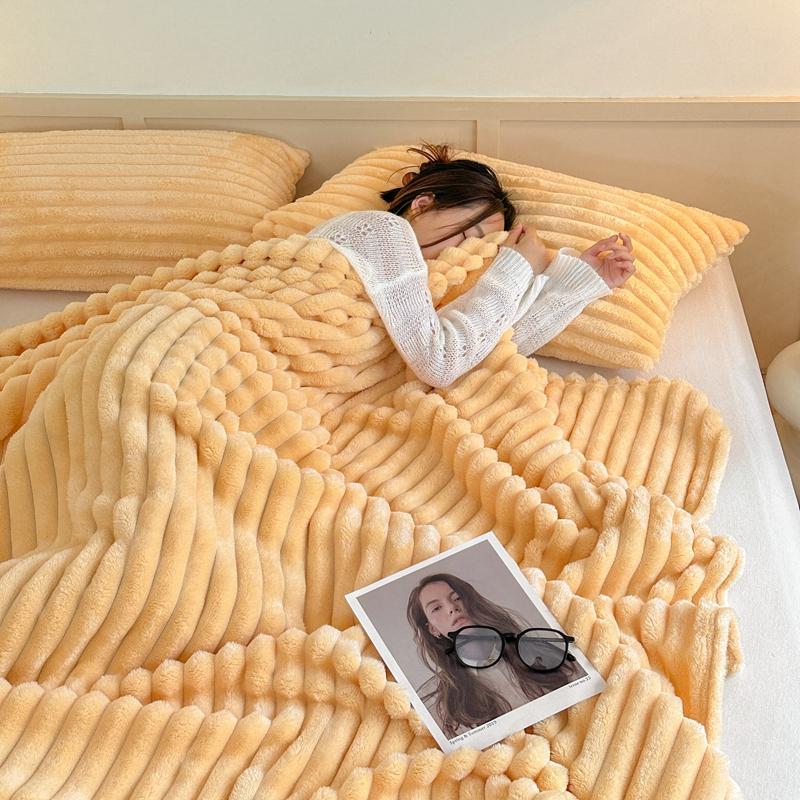 Carved Velvet Warm Autumn Winter Blanket for Bed Home Soft Fluffy Sofa Blanket Cozy Warmth Coral Flannel Sofa Cover Blanket Nap