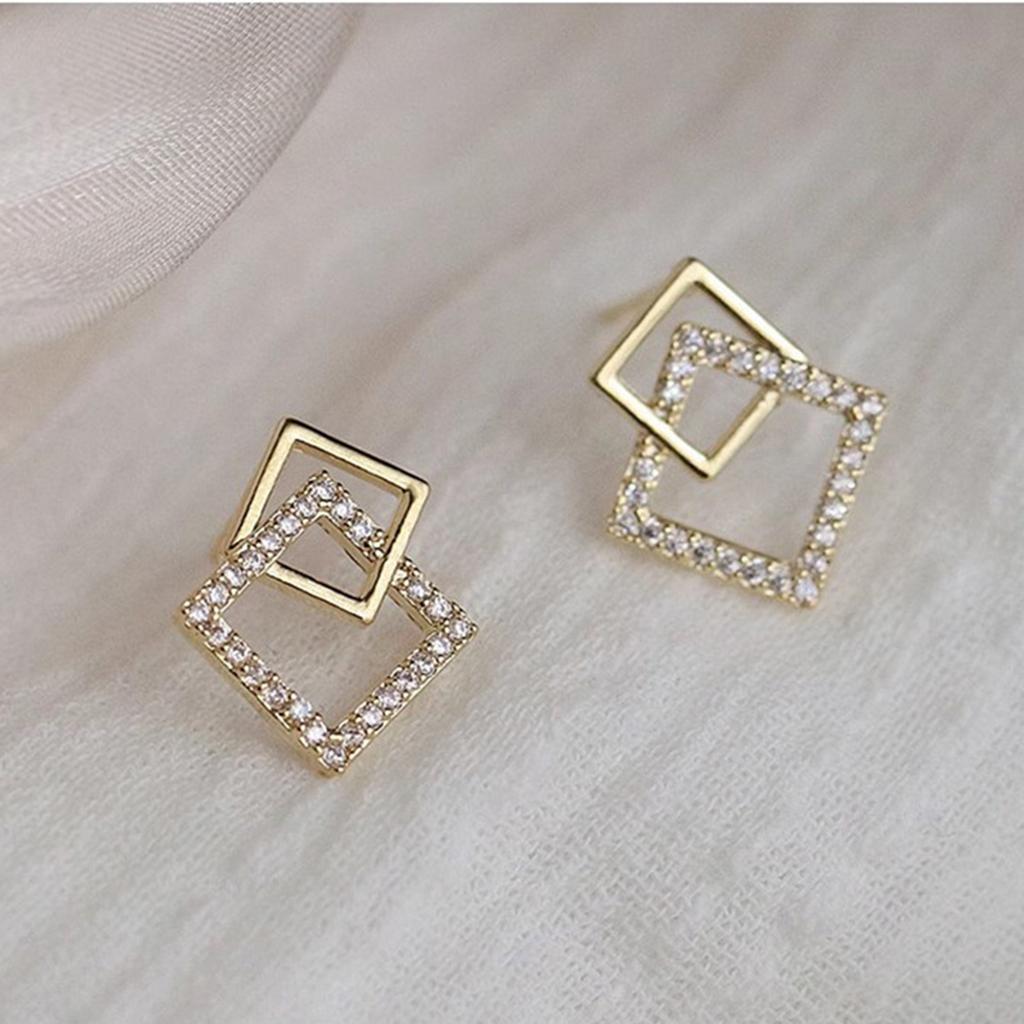 Minimalist Elegance Hypoallergenic Alloy Earrings For Women Sleek Modern Design With Gold Plating For Daily Occasions