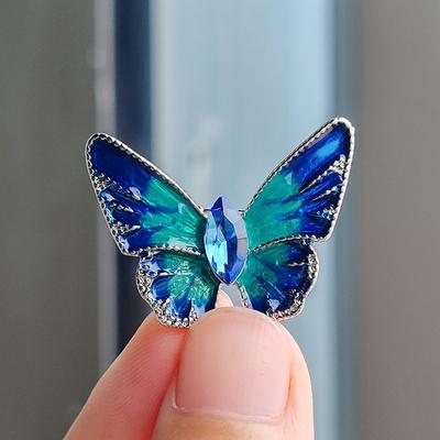 Modieuze legeringsbroche, luxe borstbloem, broche voor jasje en pak.