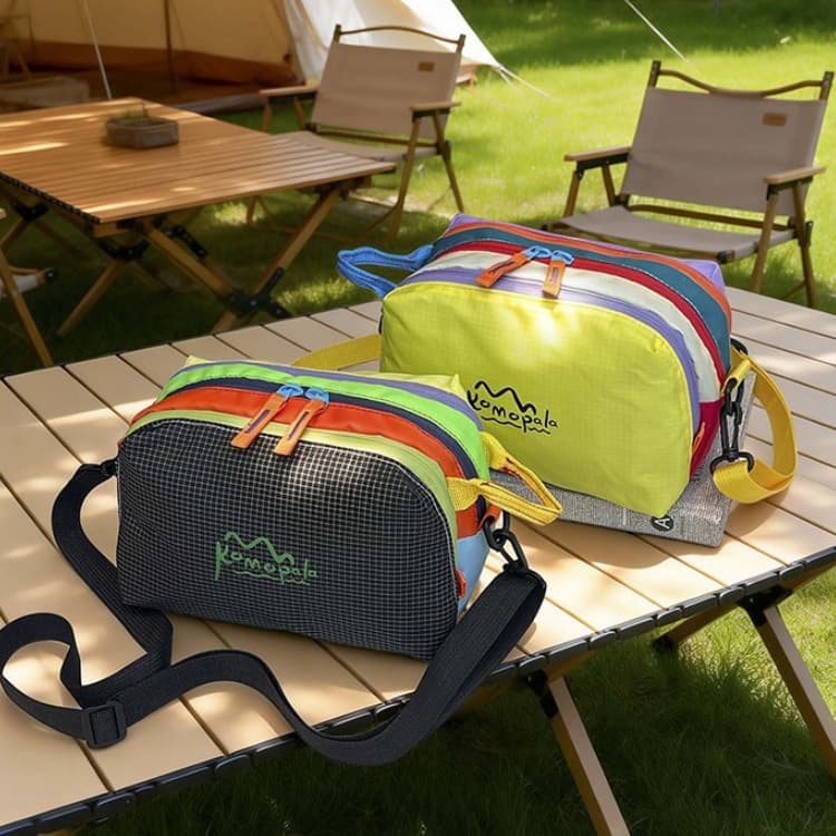 

Contrasting nylon messenger bag shoulder bag