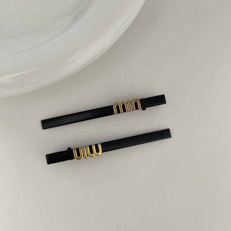 

Black Velvet Retro French Hairpin: Elegant High-End Side Clip for Women s Autumn and Winter Hairstyles Clip