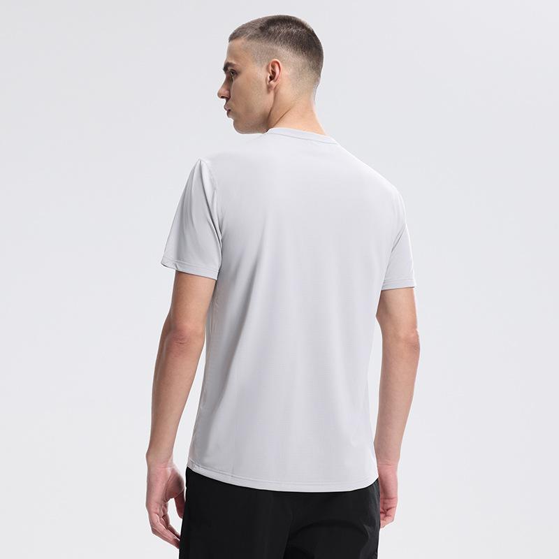 Round-neck Men's Short-sleeved Outdoor Sports Running Fitness Training T-shirt Quick-drying Top with Moisture-wicking Ice-silk Fabric