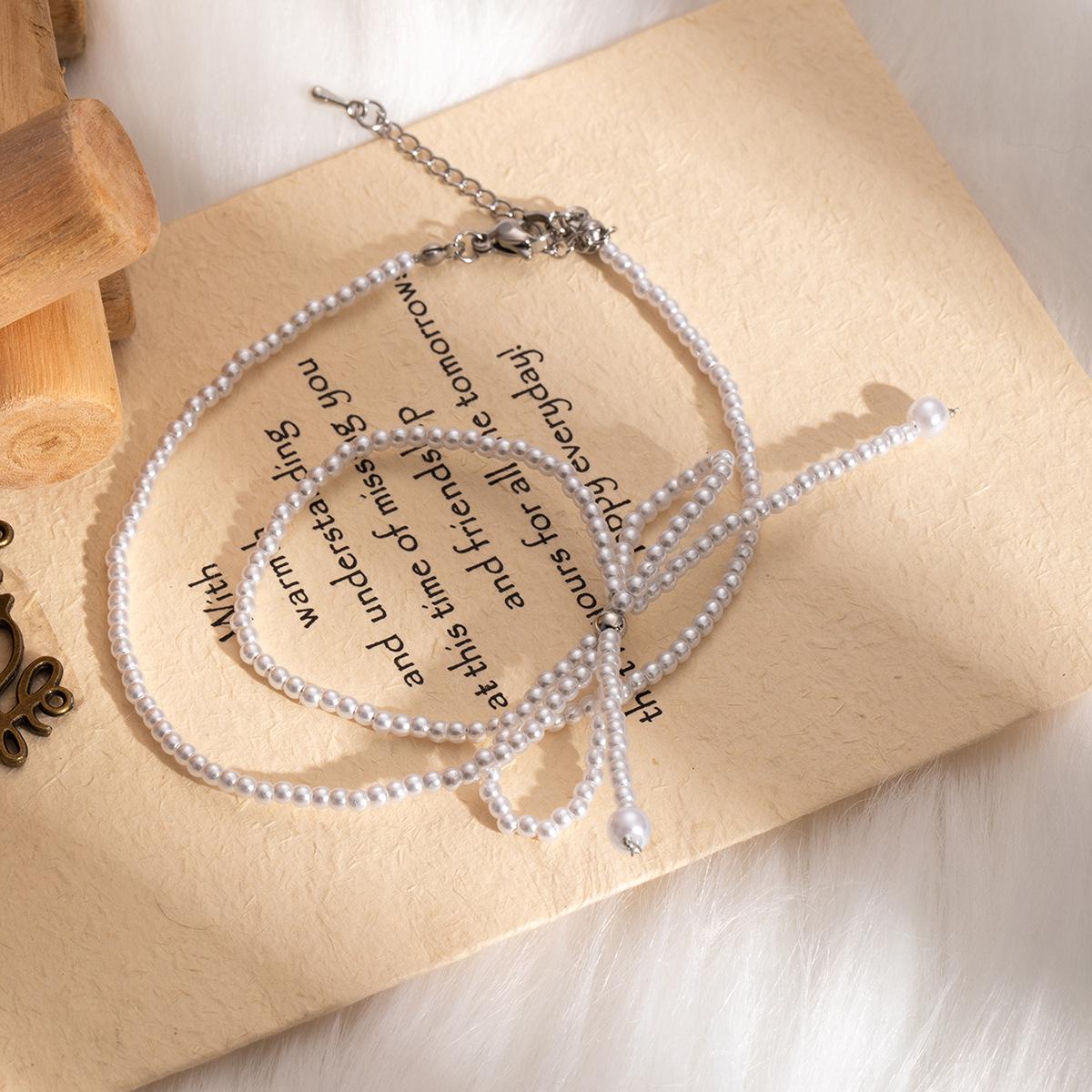 

Французское минималистичное ожерелье-чокер с жемчужным бантом: Легкая роскошь, Высокая мода для женщин серебряный/жемчужный