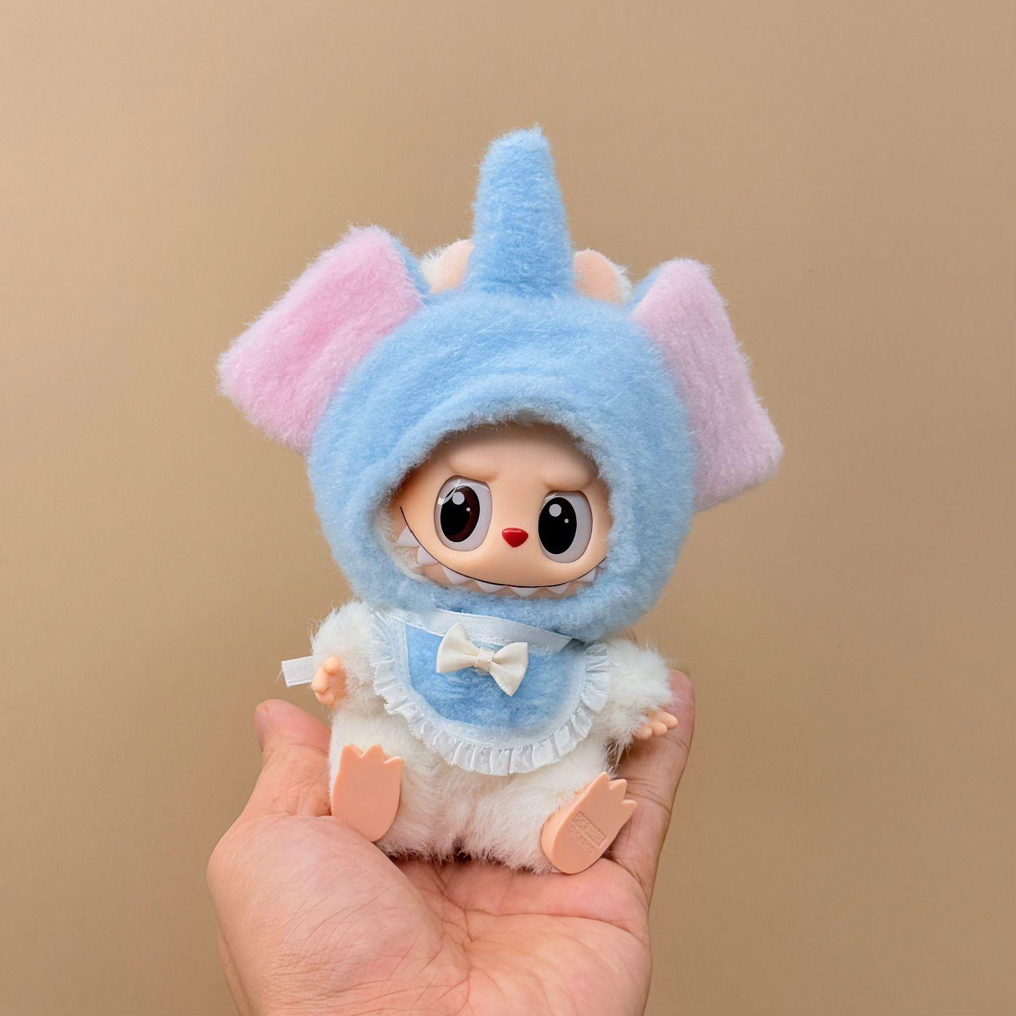 

Детская одежда Сидящая Вечеринка Виниловая Плюшевая Одежда для Кукол Милый Набор Одежда для Малыша Лабубу (excluding dolls)