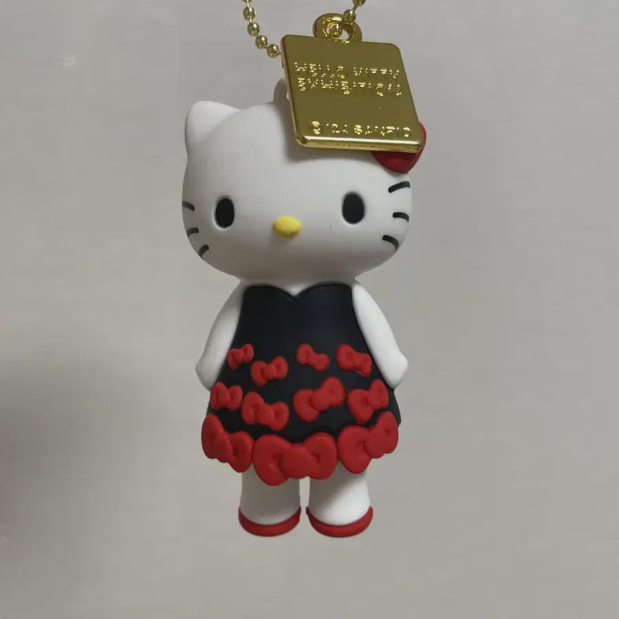 

Фигурки выставки Hello Kitty в Токио