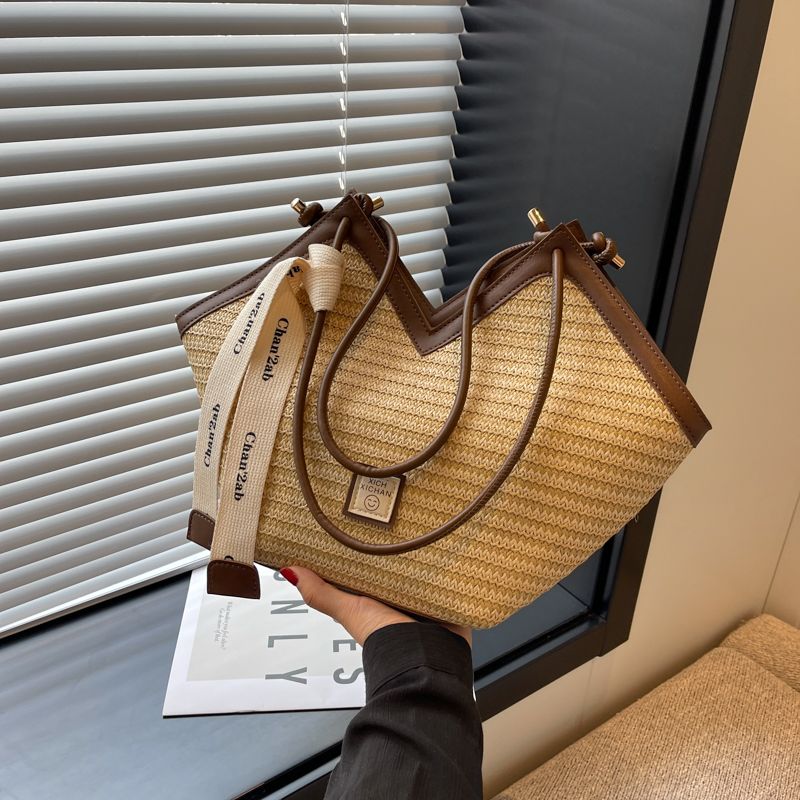 

French Style Straw Woven Bag Women s 2025 New Arrival Summer Niche Style Seaside Beach Woven Bag Large Capacity Shoulder Tote Bag Khaki