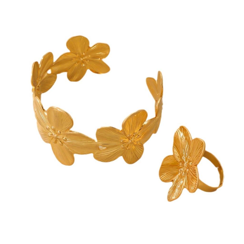 Medieval Vintag Exaggerated Metal Flower Ring High Sense Elegant Antique Light Versatile Bracelet