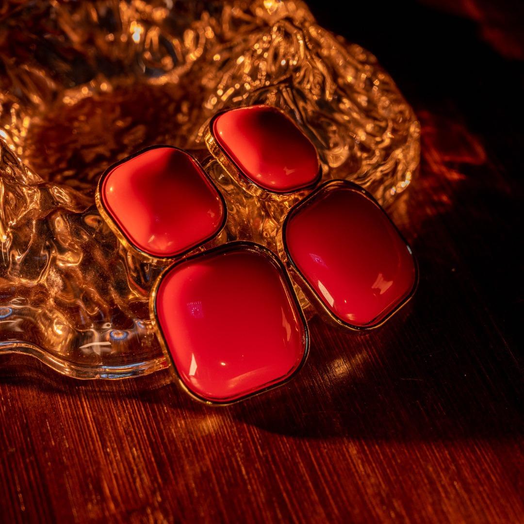 

Flowering Red Jelly Glass Elegant Temperament European and American Shoulder Earrings New