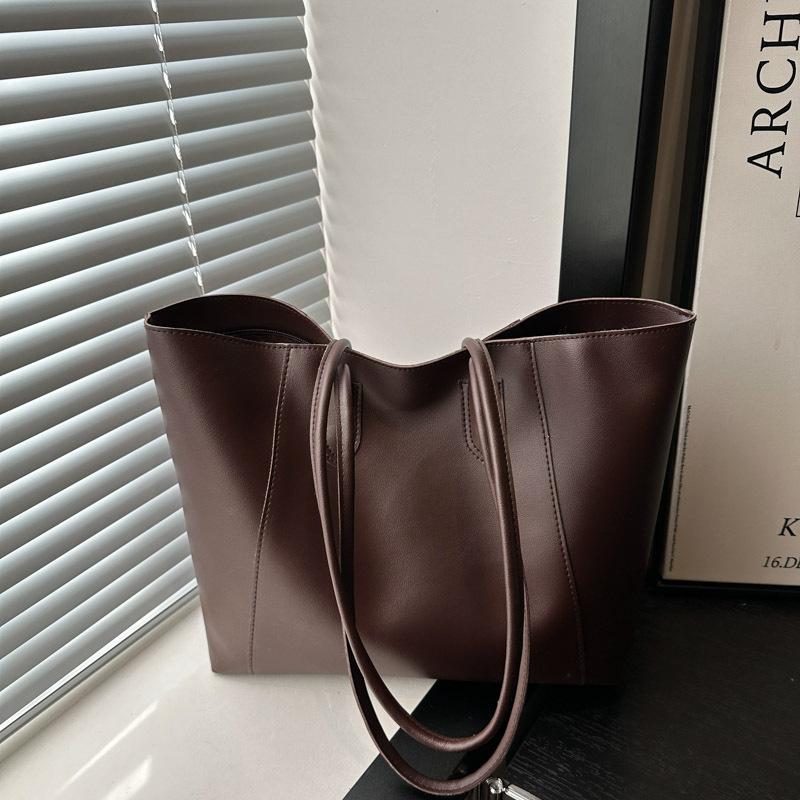 

Winter new large-capacity tote bag women s commuting versatile niche casual high-end shoulder bag коричневый