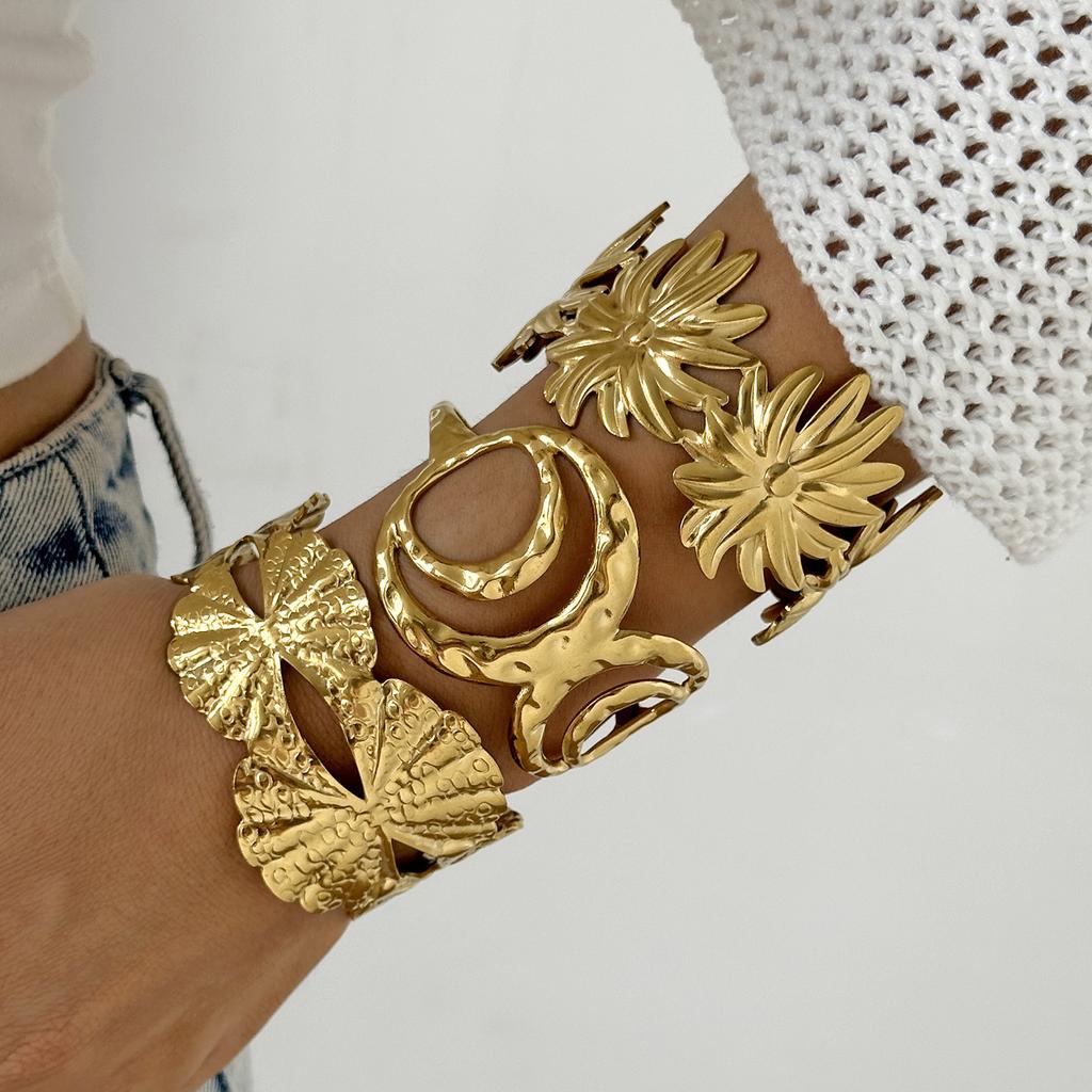 Vintage Stainless Steel Wide Cuff Bangle for Women Gold Color Starfish Flower Heart Open Chunky Exaggerated Bracelet Jewelry