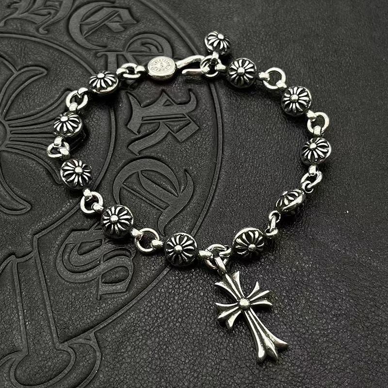 Bransoletka Retro z Krzyżem Chrome Hearts z Zawieszką - Styl Hip Hop.