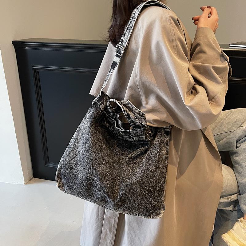 New denim washed daily commuting pocket Japanese and Korean large-capacity shoulder messenger bag