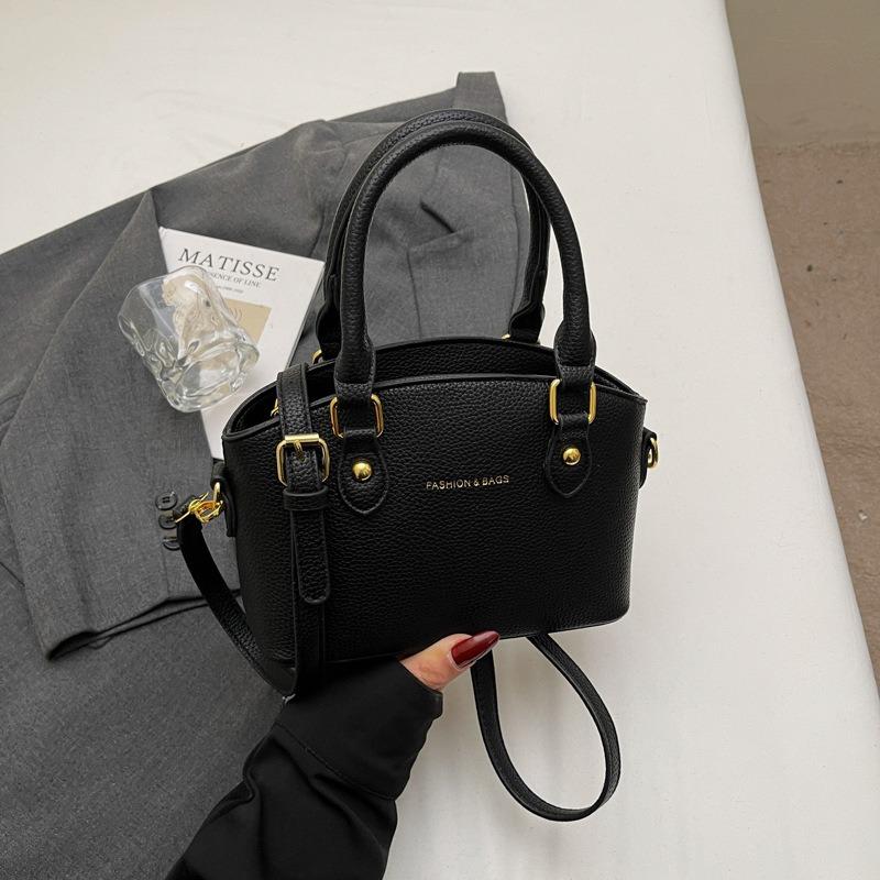 

Shopping travel trendy bag women s new popular niche design messenger bag versatile portable shell bag