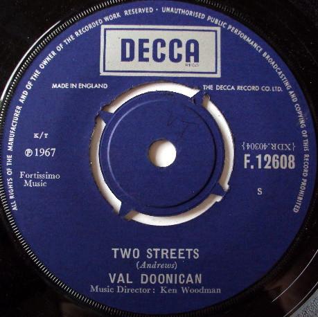 

7inch Record VAL DOONICAN - Two Streets F12608 Decca 1967 UK Pop Used