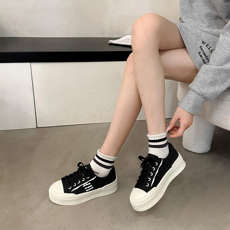 Little white shoes women's 2025 autumn new Korean version of thick-soled trendy versatile soft-soled shoes women's skirt casual board shoes