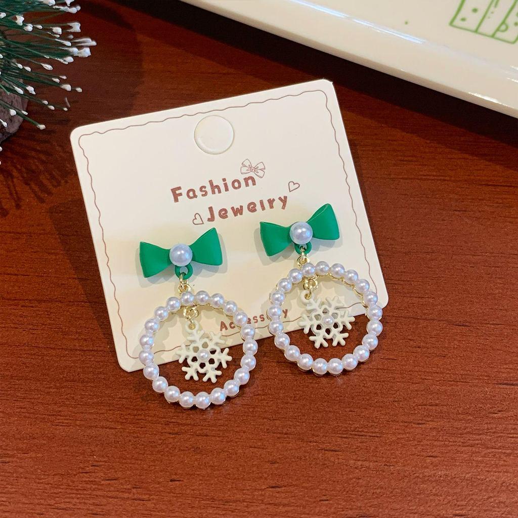 Weihnachts-Schneeflocken-Bär & Perlen-Ohrringe: Exquisites Silver Needle Design für Frauen