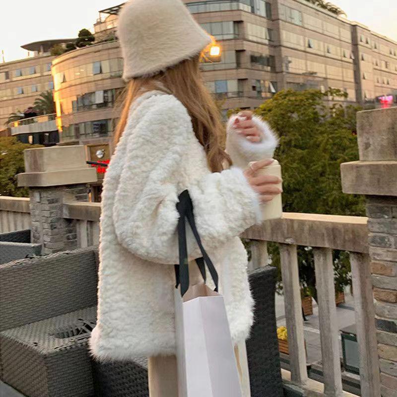 Xiaoxiangfeng white imitation lamb wool coat autumn and winter new thin versatile plush thickened top