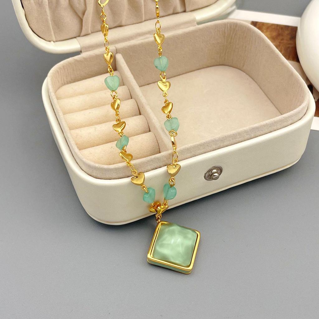 Vintage European & American Green Jade Heart Pendant Necklace - Exquisite Retro Choker