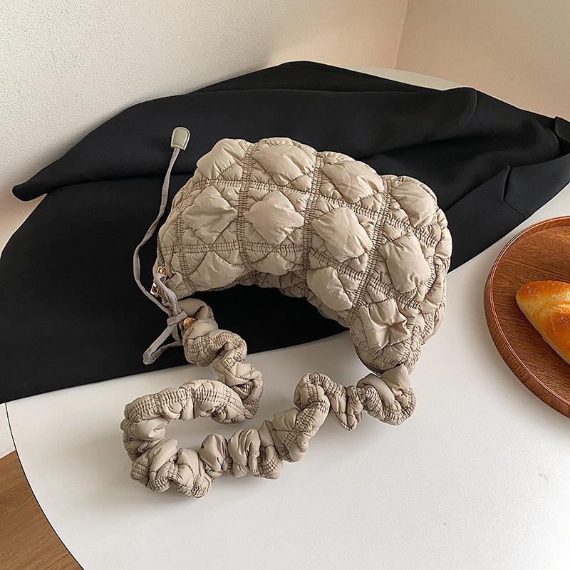 Large capacity dumpling bag spring and summer niche versatile cloud pleated bag women's bag high-end shoulder bag messenger bag